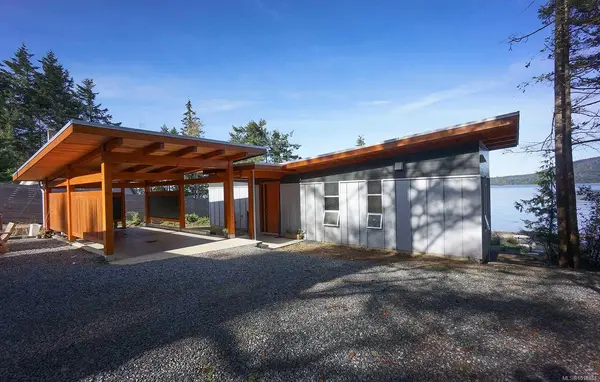 3870 East Rd, Denman Island BC V0R 1T0 - 2 bed, 2.0 bath in Denman Island