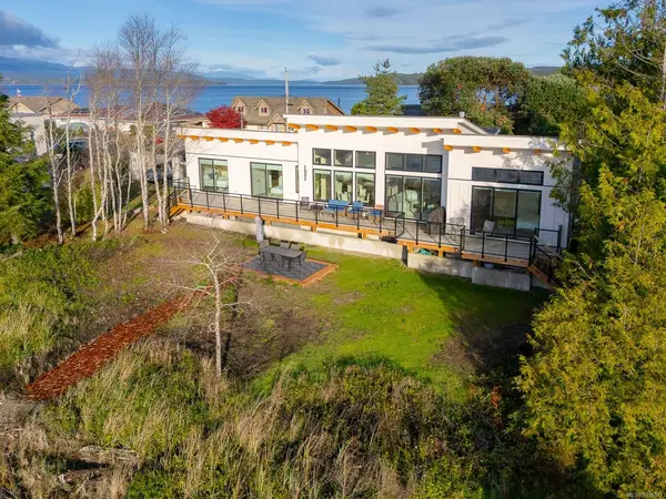 5496 Deep Bay Dr, Bowser BC V0R 1G9 - 3 bed, 2.0 bath in Bowser