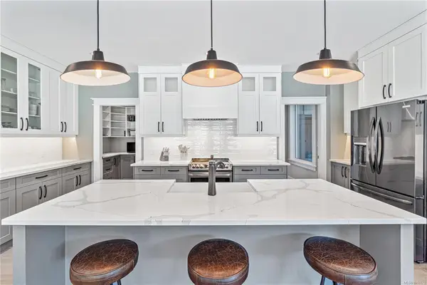 1227 Burbank Rd, Qualicum Beach BC V9K 2J5 - 3 bed, 4 bath in Qualicum Beach