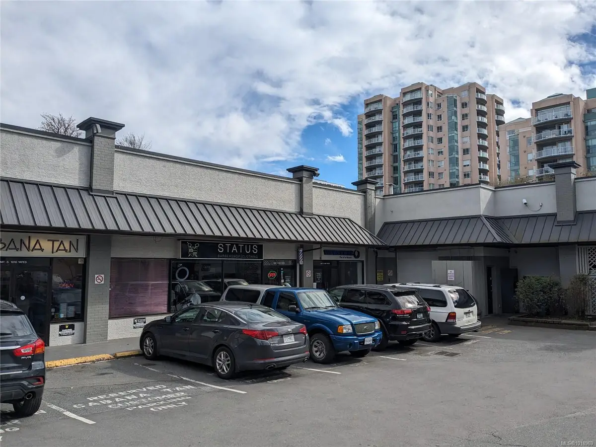 1010 Yates St # 3, Victoria BC V8V 3M6