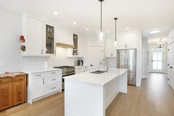 1444 CROWN ISLE Dr # 124, Courtenay BC V9N 4B2 - 2 bed, 2 bath in Courtenay