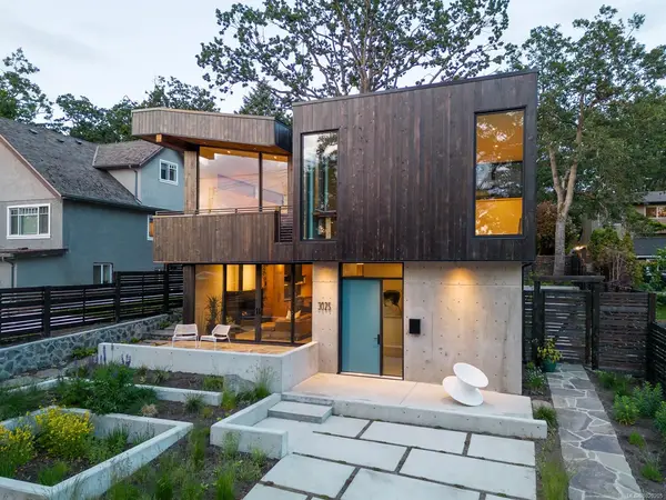 3025 Jackson St, Victoria BC V8T 3Z7 - 3 bed, 3 bath in Victoria