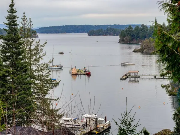 10931 Inwood Rd, North Saanich BC V8L 5H9 - 5 bed, 3.0 bath in North Saanich