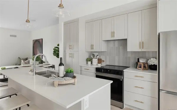 2538 Shelbourne St # 3, Victoria BC V8R 4L5 - 3 bed, 3 bath in Victoria