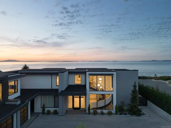 4040 White Rock St, Saanich BC V8N 2K4 - 4 bed, 6 bath in Saanich