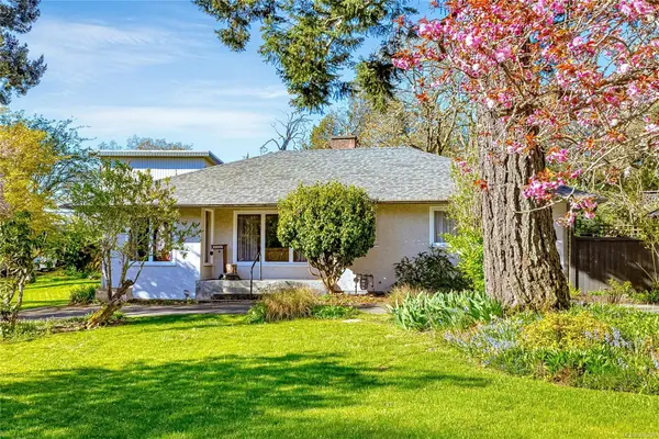 886 Cunningham Rd, Esquimalt BC V9A 4M6 - 2 bed, 1.0 bath in Esquimalt