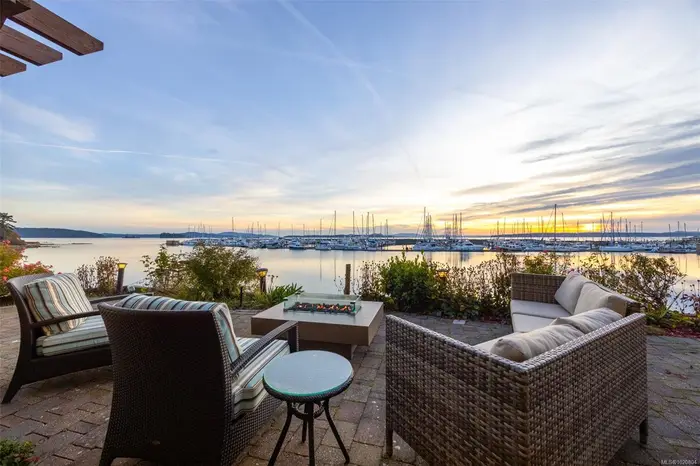 9949 Third St # 101, Sidney BC V8L 3B1 - 3 bed, 3.0 bath in Sidney