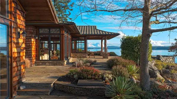 223 Bay Ridge Pl, Salt Spring BC V8K 1W5 - 4 bed, 4.0 bath in Salt Spring