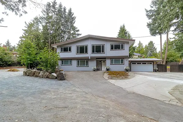 1991 Dean Park Rd, North Saanich BC V8L 1C2 - 6 bed, 4.0 bath in North Saanich