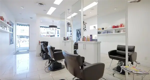 2047 Oak Bay Ave, Oak Bay BC V8R 1E5