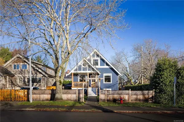 2194 Central Ave, Oak Bay BC V8S 2R5 - 5 bed, 3.0 bath in Oak Bay