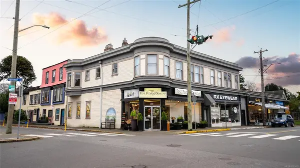 153 Menzies St, Victoria BC V8V 2G4