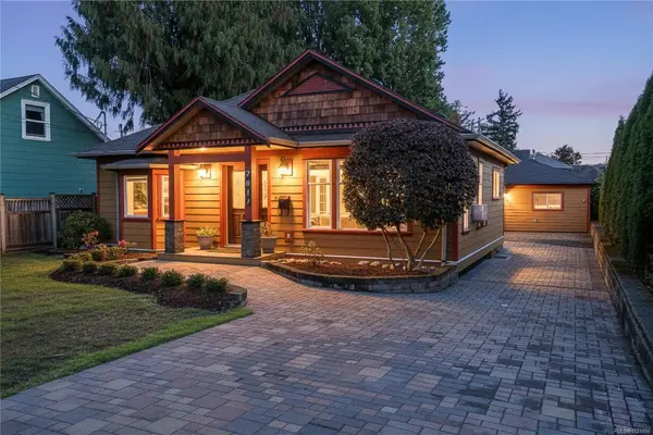 2617 Doncaster Dr, Victoria BC V8R 2W5