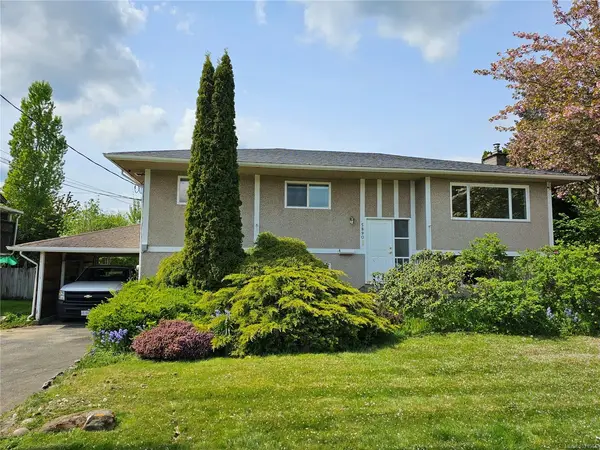 5890 CHESTERFIELD Ave, Duncan BC V9L 3M7 - 3 bed, 2 bath in Duncan