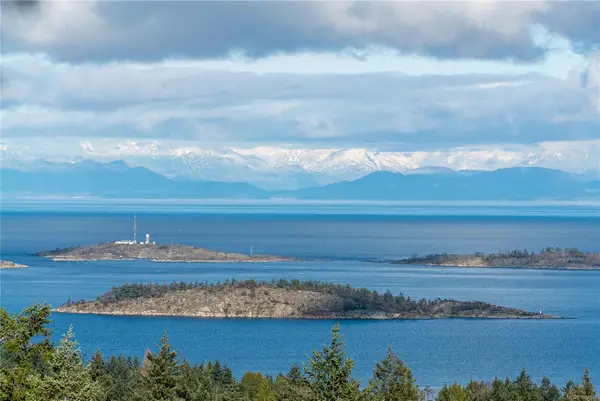 7297 Aulds Rd, Lantzville BC V0R 2H0 - 3 bed, 3.0 bath in Lantzville