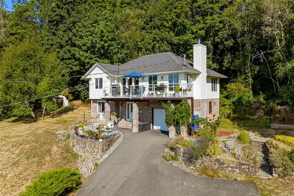 2074 Ludlow Rd, Sooke BC V9Z 0E6 - 3 bed, 3 bath in Sooke