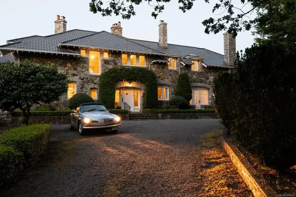 305 Denison Rd, Oak Bay BC V8S 4K2 - 7 bed, 6 bath in Oak Bay