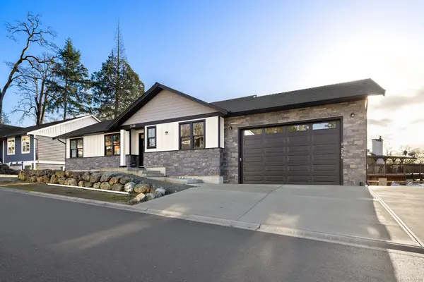 2036 Oakhill Pl, Duncan BC V9L 0J2 - 5 bed, 4 bath in Duncan