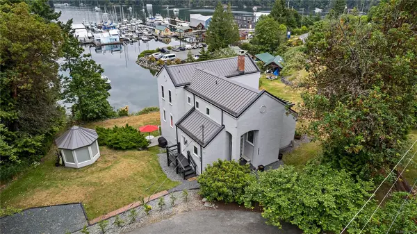 5025 Genoa Bay Rd, Duncan BC V9L 5Y6 - 3 bed, 3 bath in Duncan