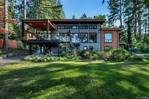 2250 Dolphin Rd, North Saanich BC V8L 5Y7 - 5 bed, 5.0 bath in North Saanich