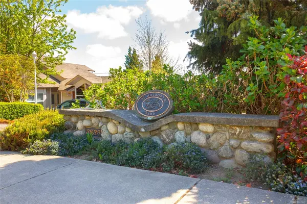 3633 Cedar Hill Rd # 3, Saanich BC V8P 3Z3 - 2 bed, 2 bath in Saanich