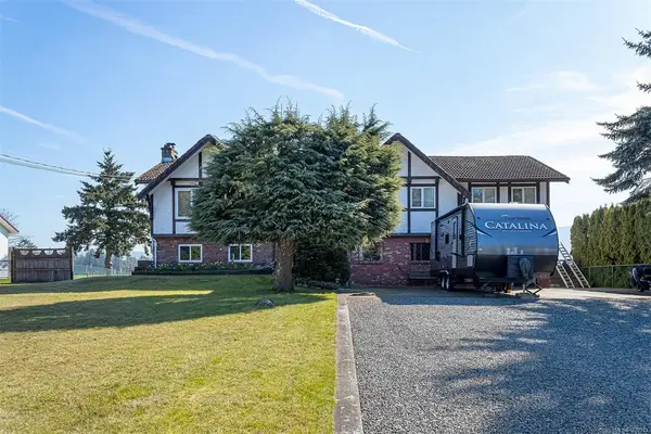 6627 Lakes Rd, Duncan BC V9L 5V9 - 4 bed, 3 bath in Duncan