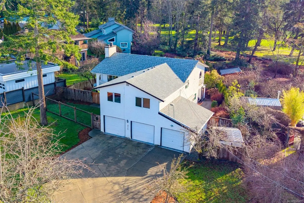 370 Georgia Crt, Comox BC V9M 2W2