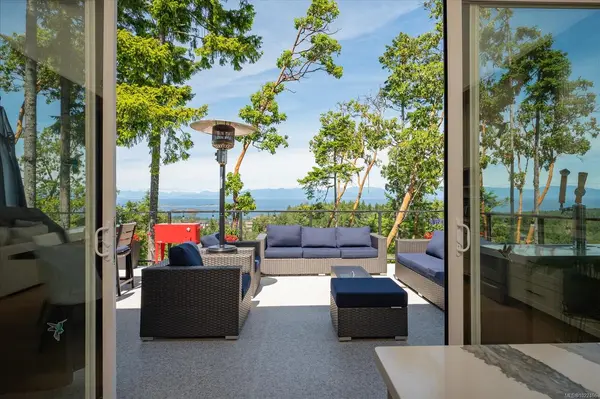 7336 High Ridge Cres, Lantzville BC V0R 2H0 - 3 bed, 3.0 bath in Lantzville