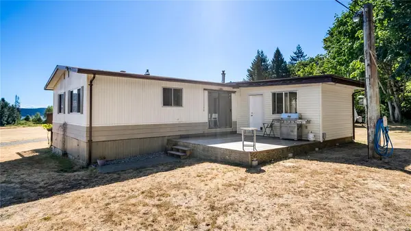 2442 Summerset Rd, Nanoose Bay BC V9P 9E4