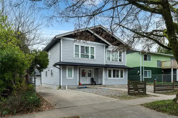 2509 Graham St, Victoria BC V8T 3Y6 - 7 bed, 4 bath in Victoria
