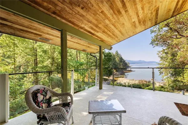 212 Sunset Dr, Salt Spring BC V8K 1L4 - 7 bed, 5.0 bath in Salt Spring