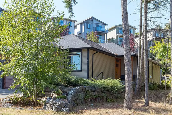 101 Royal Oak Pl, Nanaimo BC V9R 6V4 - 3 bed, 2 bath in Nanaimo