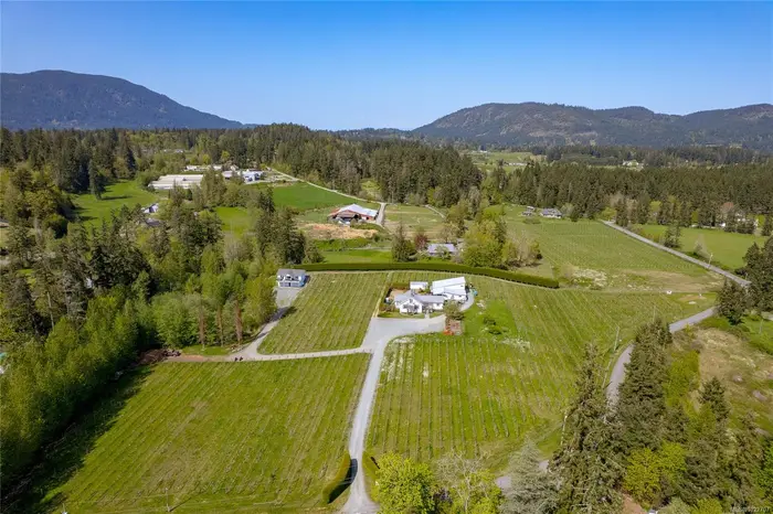 6798 Norcross Rd, Duncan BC V9L 6C3 - 4 bed, 4.0 bath in Duncan