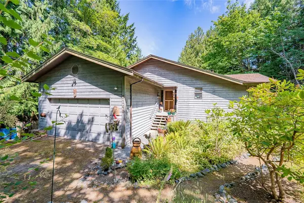 2146 Pauls Rd, Nanaimo BC V9X 1N8 - 3 bed, 2 bath in Nanaimo