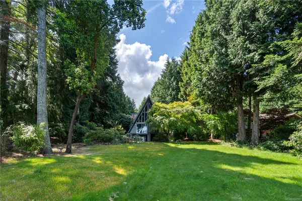 5948 Waldbank Rd, Nanaimo BC V9V 1C8 - 4 bed, 3 bath in Nanaimo