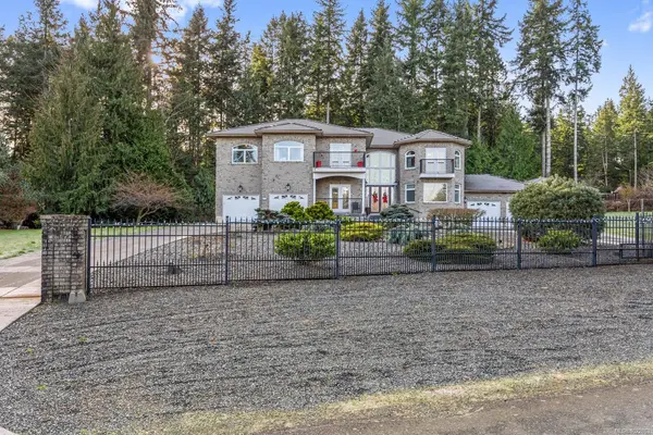 1781 Thurber Rd, Comox BC V9M 1A4 - 6 bed, 6.0 bath in Comox