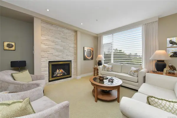 5336 Sayward Hill Cres, Saanich BC V8Y 3H8 - 3 bed, 4 bath in Saanich