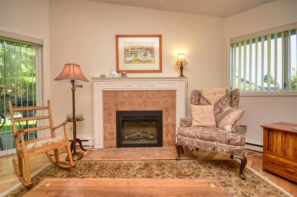 5156 Cordova Bay Rd # 7, Saanich BC V8Y 2X5 - 2 bed, 2 bath in Saanich