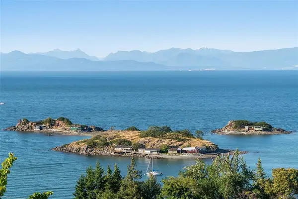 3796 Sundown Dr, Nanaimo BC V9T 4R1 - 6 bed, 4 bath in Nanaimo