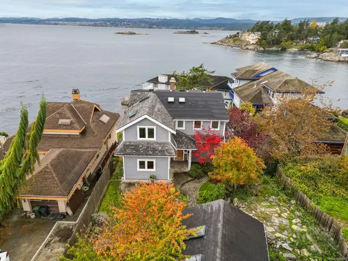 404 Constance Ave, Esquimalt BC V9A 6N3 - 5 bed, 4.0 bath in Esquimalt