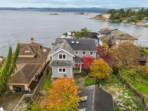 404 Constance Ave, Esquimalt BC V9A 6N3 - 5 bed, 4.0 bath in Esquimalt