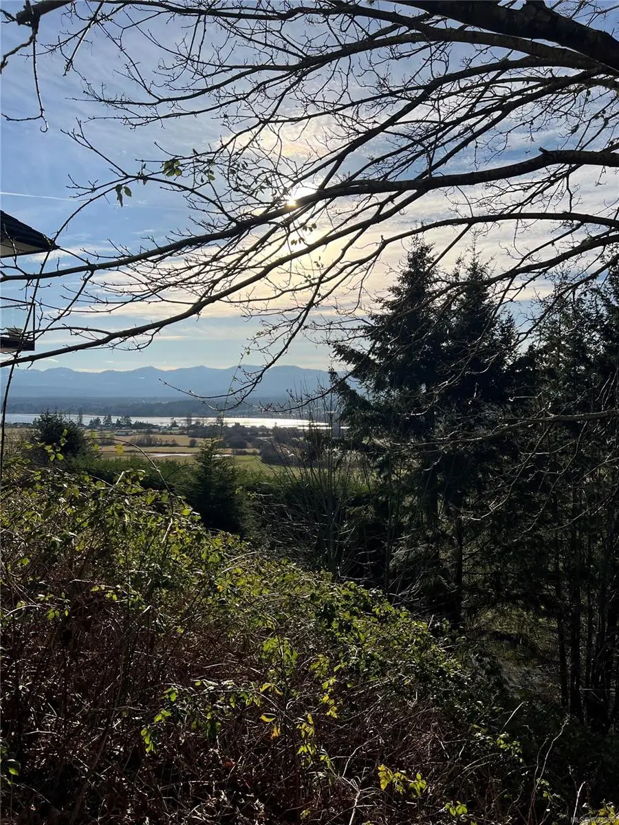 1940 Snowbird Lane, Courtenay BC V9N 9C4
