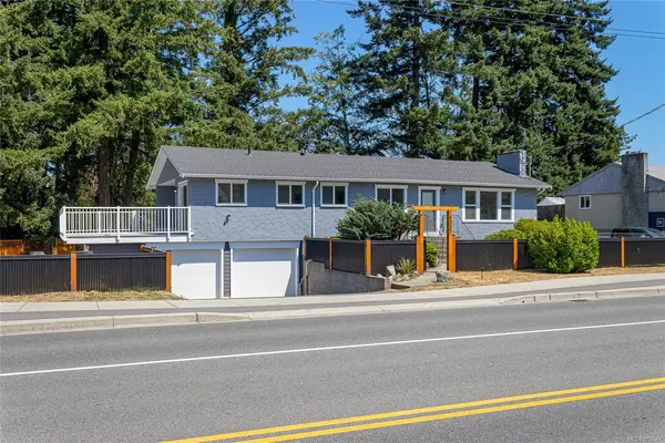 5350 Metral Dr, Nanaimo BC V9T 2K8 - 5 bed, 3.0 bath in Nanaimo