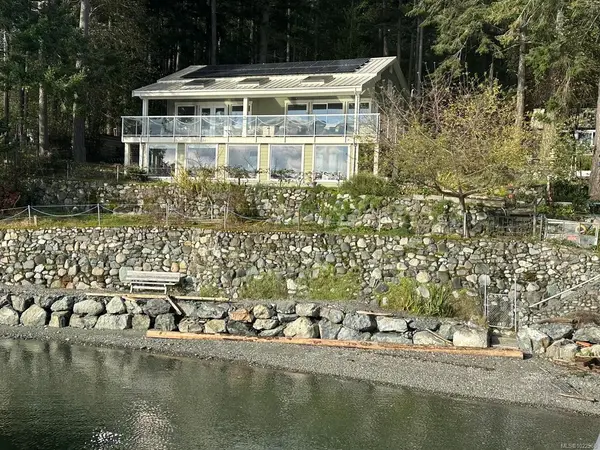 10 McKenzie Cres, Piers Island BC V8L 5Y7 - 3 bed, 2 bath in Piers Island