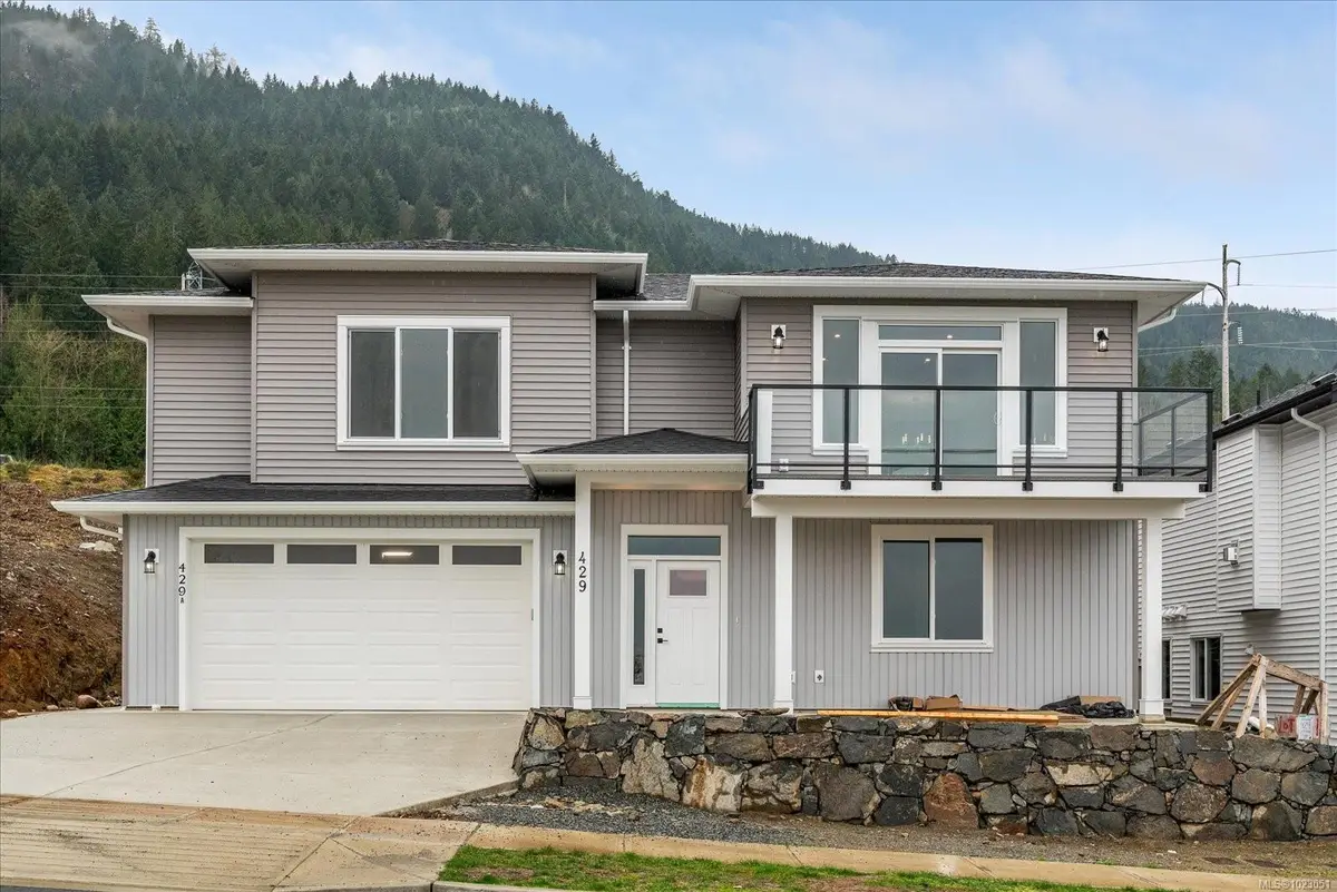 429 Colonia Dr S, Ladysmith BC V9G 0B8