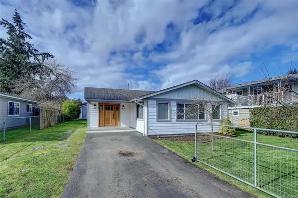 223 Evergreen St, Parksville BC V9P 2G3 - 4 bed, 2 bath in Parksville