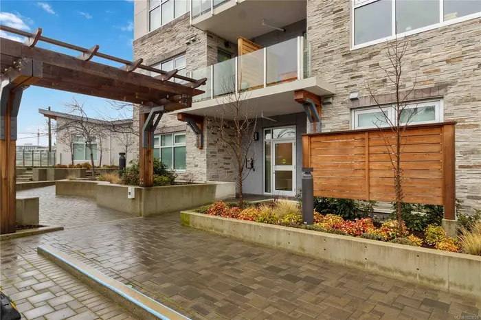 916 Lyall St # 204, Esquimalt BC V9A 5E6 - 1 bed, 1.0 bath in Esquimalt