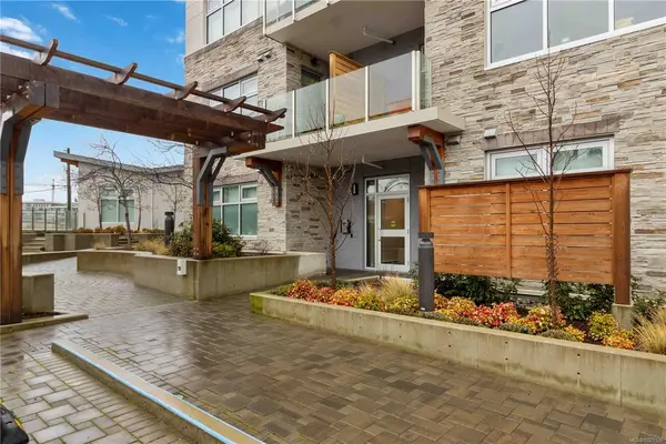 916 Lyall St # 204, Esquimalt BC V9A 5E6 - 1 bed, 1.0 bath in Esquimalt