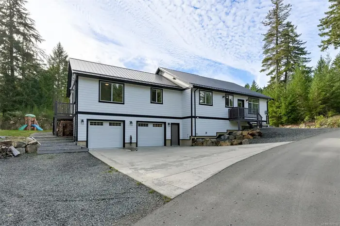 1141 Trailhead Lane, Shawnigan Lake BC V0R 2W3 - 4 bed, 3.0 bath in Shawnigan Lake