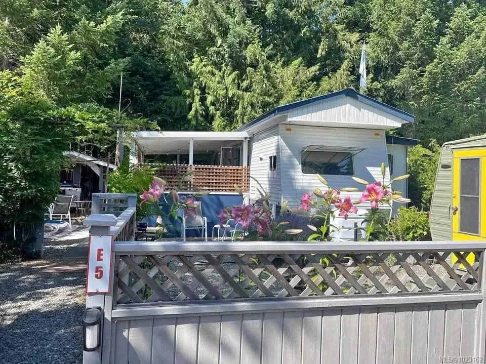 2650 Turnbull Rd #E5, Qualicum Beach BC V9K 2R2